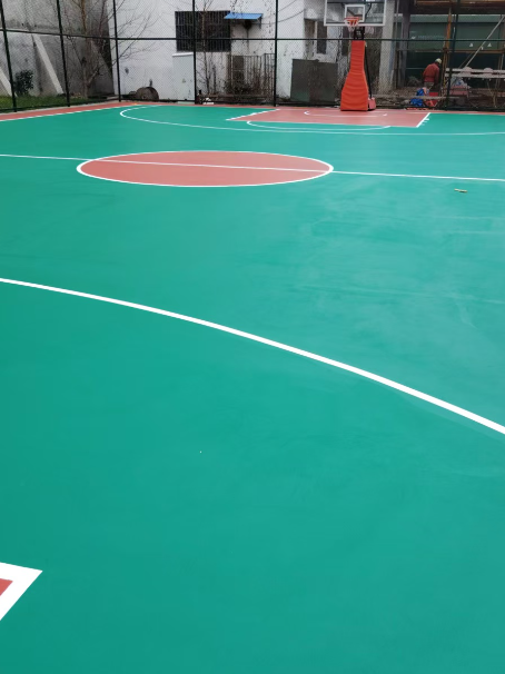 张家口 球场长期使用易出现地面开裂